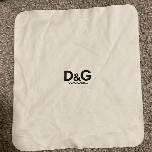 Dolce & Gabbana Red sunglasses - Picture 6 of 6